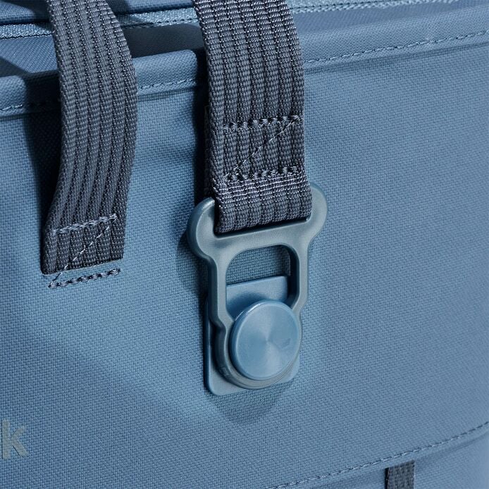 carryouttm-soft-cooler-tote-10-l-z5 250815_hydro_cooler_details_14838_6_3.jpg
