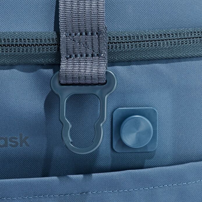 carryouttm-soft-cooler-15-l-s3 250815_hydro_cooler_details_14856_6.jpg