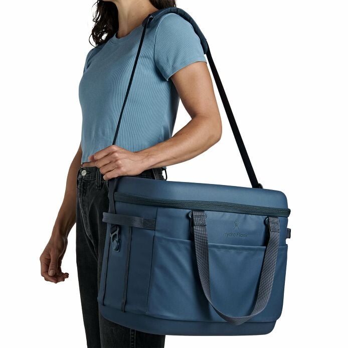 carryouttm-soft-cooler-30-l-a0 250815_hydro_s26_hb_14546_5.jpg