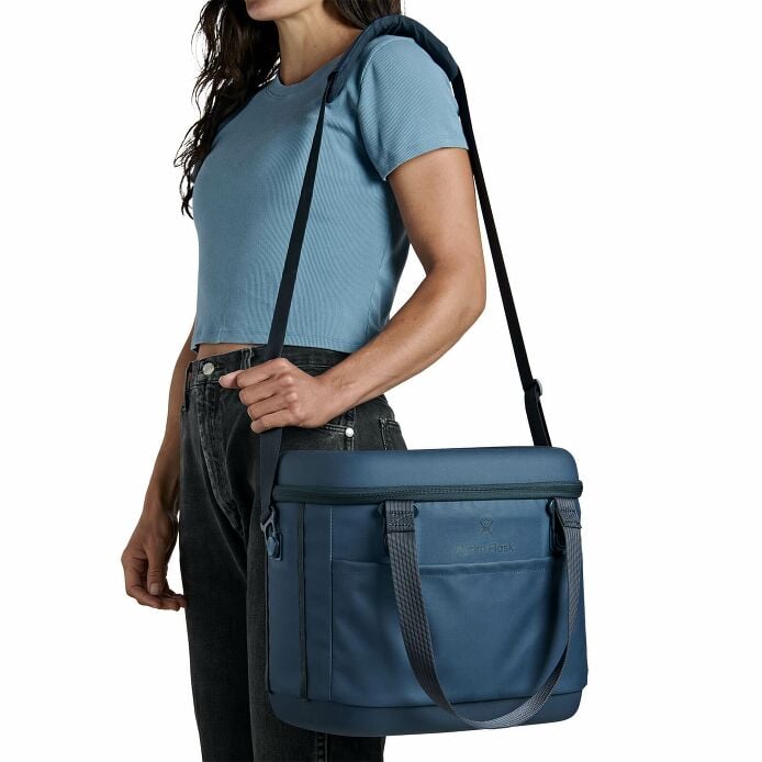 carryouttm-soft-cooler-15-l-s3 250815_hydro_s26_hb_14556_6.jpg