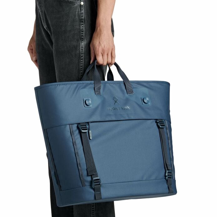 carryouttm-soft-cooler-tote-30-l-h2 250815_hydro_s26_hb_14619_2.jpg