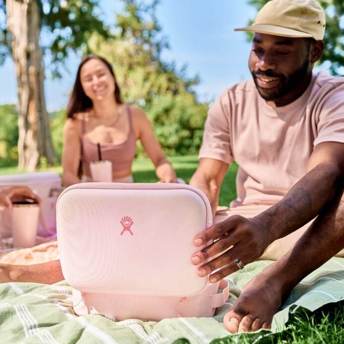 5-l-carry-outtm-lunch-box-p7 hf_s24_trillium_45_1.jpg