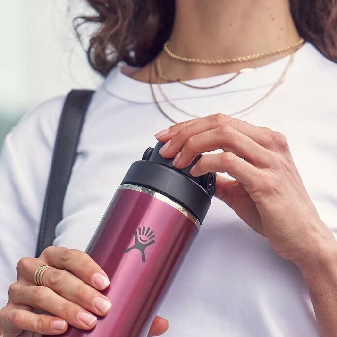 32-oz-lightweight-chug-cap-bottle-m7 hf_s26_lightweight_mcinnis_5123_1_8.jpg