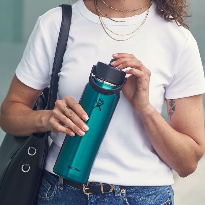 32-oz-lightweight-flex-straw-bottle-c2 hf_s26_lightweight_mcinnis_5167_2_3.jpg