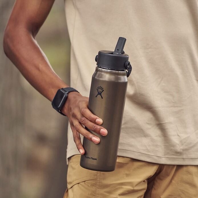 32-oz-lightweight-flex-straw-bottle-c2 hf_s26_lightweight_mcinnis_6345_2_3.jpg