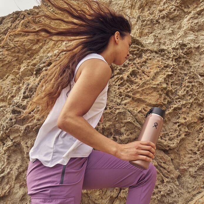 32-oz-lightweight-flex-straw-bottle-c2 hf_s26_lightweight_mcinnis_6946_1_3.jpg