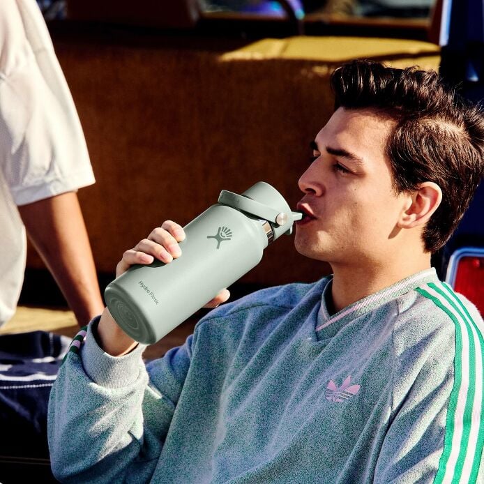 32-oz-wide-mouth-with-flex-straw-cap-f8 s25_tailgating_brouwer_exp-2028-06-01_04-6336_1__5.jpg